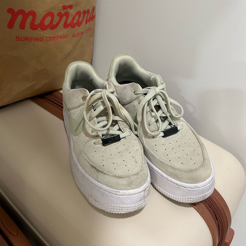 Nikes - Green - Size 7.5
